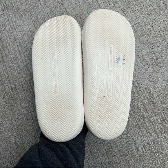 Smiley Slippers - Picture 3 of 4